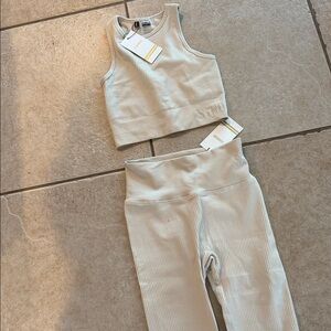 Stronger leggings and crop top-  gym fit set new-Rainy day